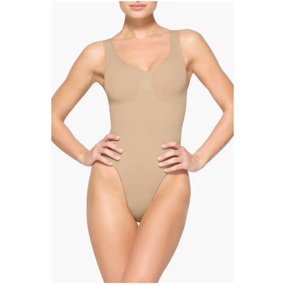 SKIMS Other - SKIMS Seamless Sculpt Scoop Neck Thong Bodysuit 💖NWT IN STORES💖